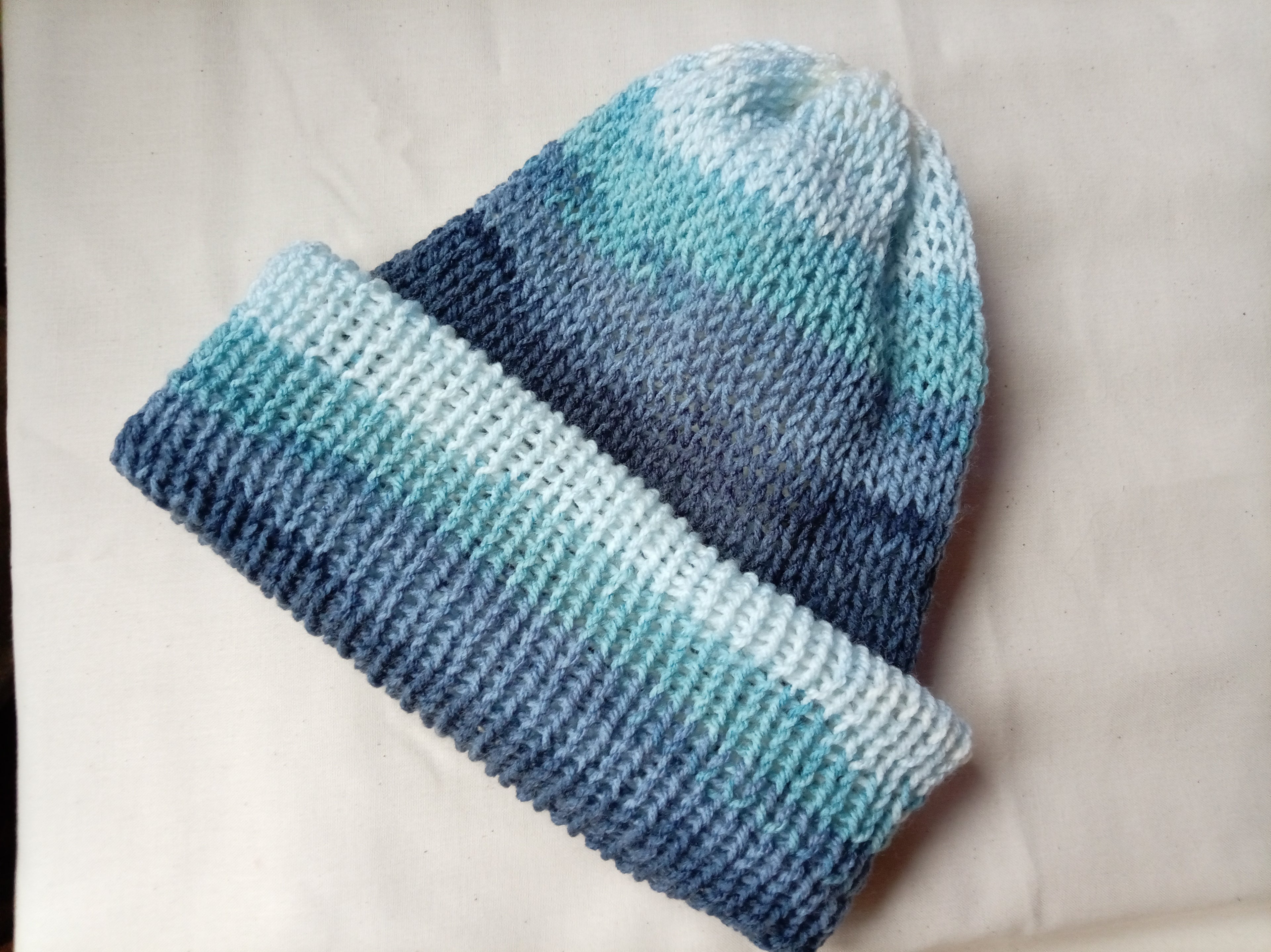 Knitted reversible hat - Seascape